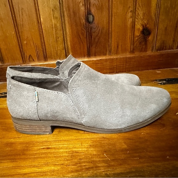 Toms Shaye Suede Leather Beige Taupe Slip‎ On ankle boots Casual Shoes sz 9.5 - Picture 1 of 9
